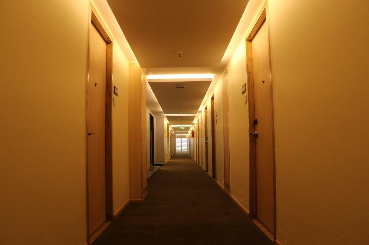 Regenta Central Harsha Vapi Pārdi Buitenkant foto